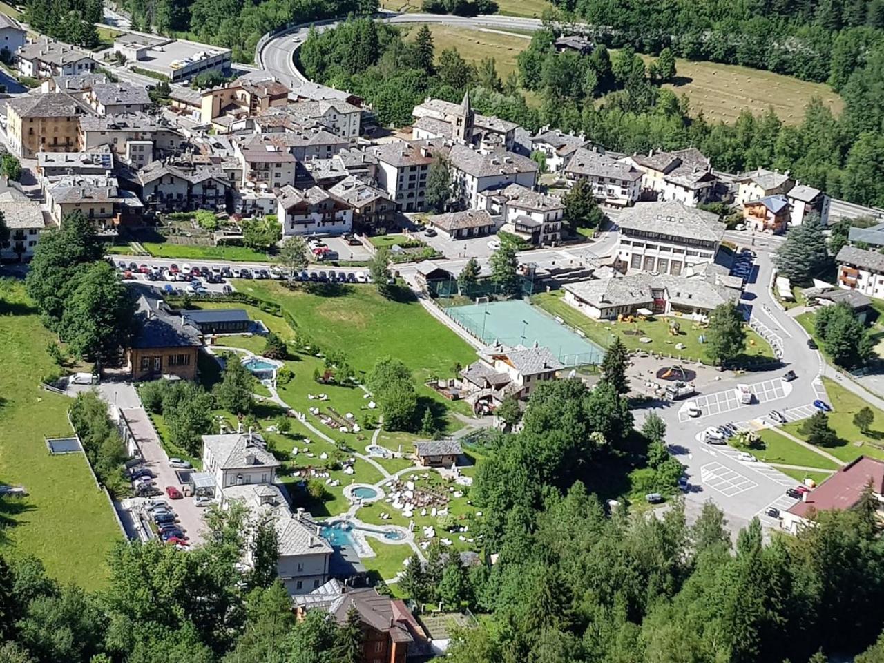 Hotel Ristorante Chateau Aymavilles Bagian luar foto