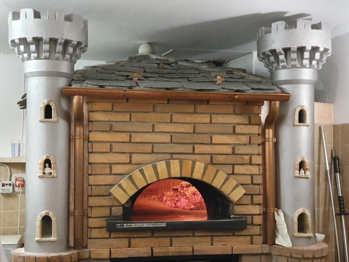 Hotel Ristorante Chateau Aymavilles Bagian luar foto